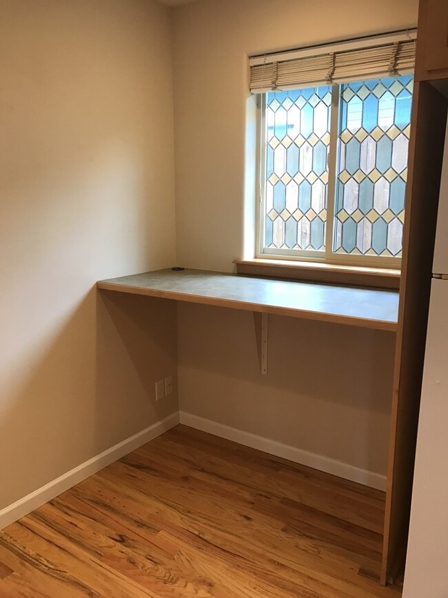 Building Photo - Three bedroom, Two bath home in Ashland.  ...