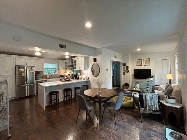 Building Photo - 816 NE 9th Ave