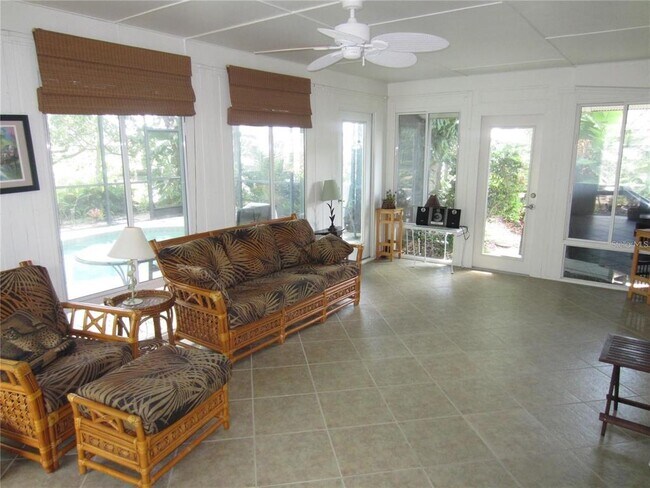 Foto del edificio - 489 W Tarpon Blvd NW