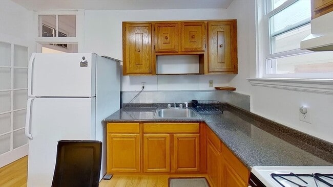 Building Photo - 60 Calumet St