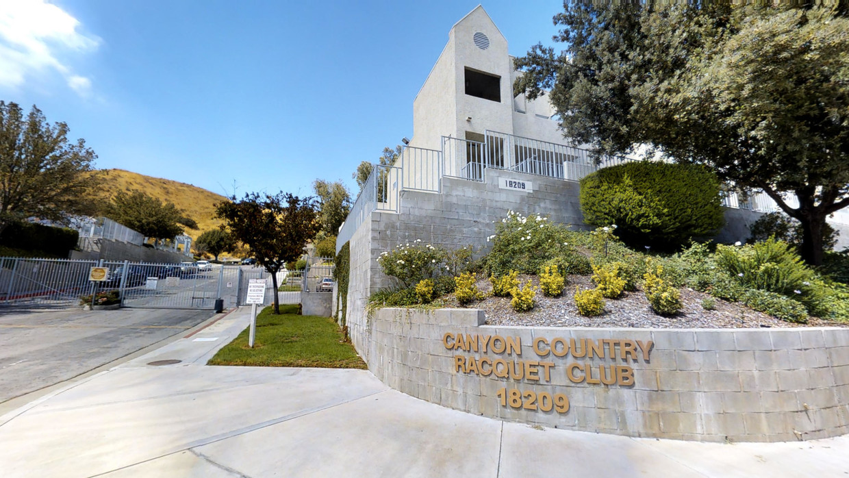 Primary Photo - 18209 Sierra Hwy