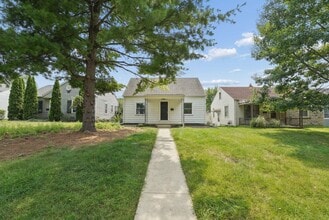 Building Photo - 375 E Royal Forest Blvd