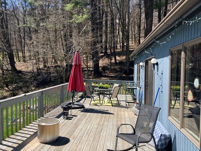 Large wrap around deck with plenty of room - 57 Stone Ledge Rd