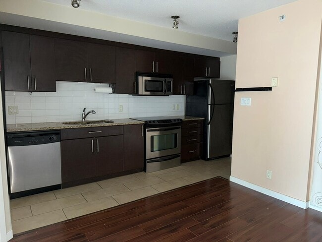 Building Photo - 555 Delestre Ave