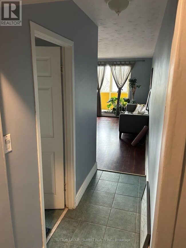 Photo du bâtiment - 101 Queen St S