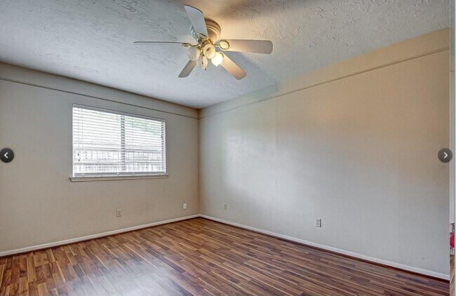 Foto del edificio - 6607 Readsland Ln