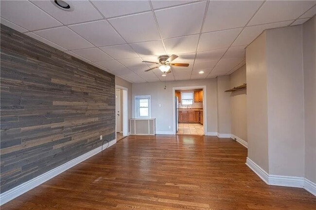 Building Photo - Spacious 3 BR 1 Bath - Updated, Fenced in ...