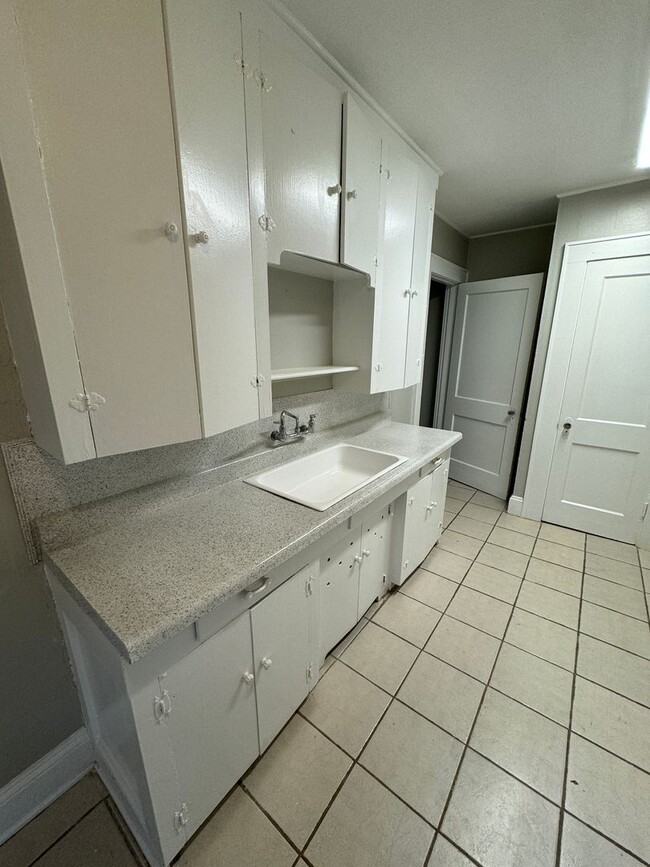 Building Photo - Ockley Apartments