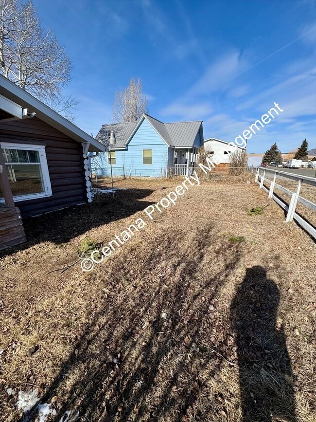 Building Photo - Two Bed One Bath House on the Flats