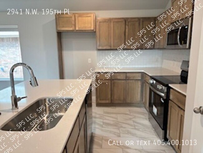 Foto del edificio - 2941 NW 195th St