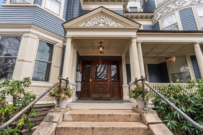 Building Photo - 10 Chester St