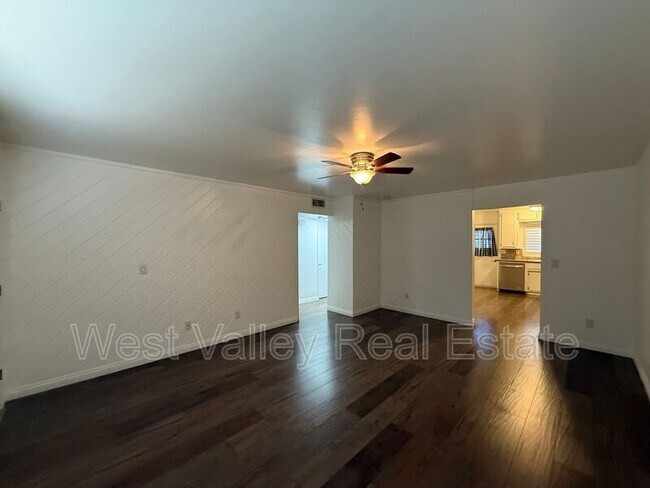 Building Photo - 543 Front St