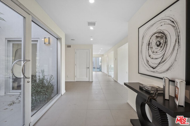 Foto del edificio - 9716 Oak Pass Rd