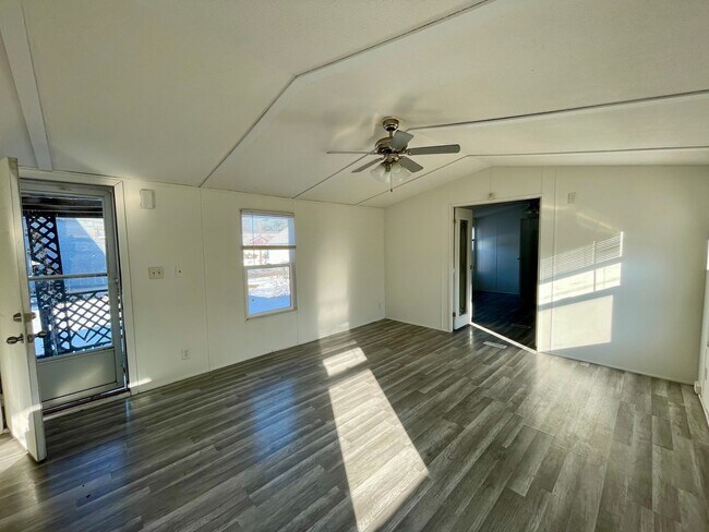 Foto del edificio - Modern 2 Bed 2 Bath Section 8