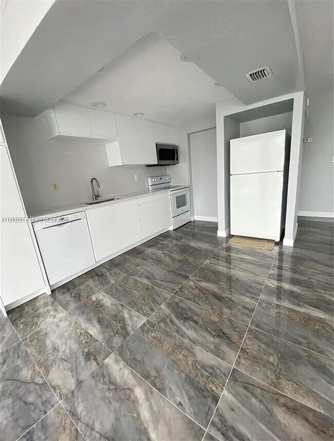 Foto del edificio - 2101 Atlantic Shores Blvd