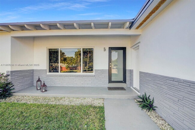 Building Photo - Northeast 169th Street, North Miami Beach, FL 33162 - 3 BR 2 BA single-family home