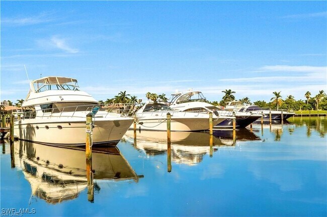 Foto del edificio - 5793 Cape Harbour Dr
