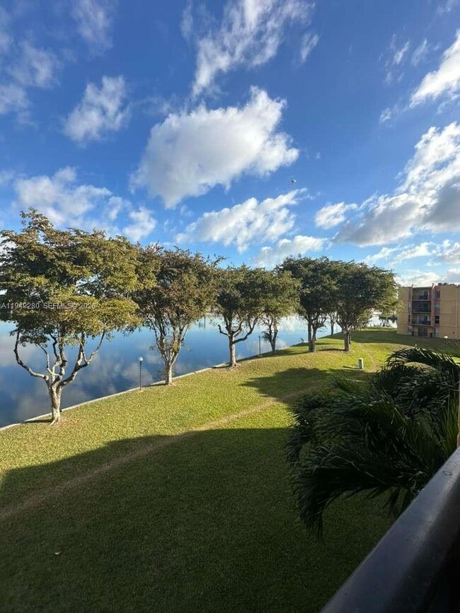 Foto del edificio - 4803 NW 7th St