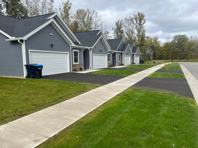 Foto del edificio - 2116 Community Ln