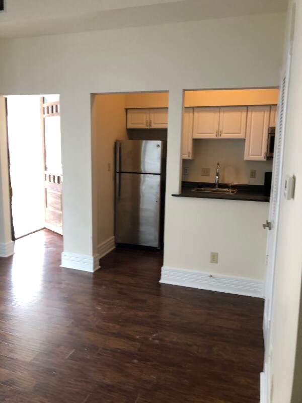 Primary Photo - 237 E 9th St