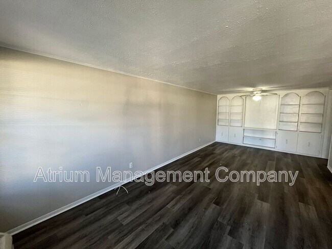 Building Photo - 1295 N Holland Pky