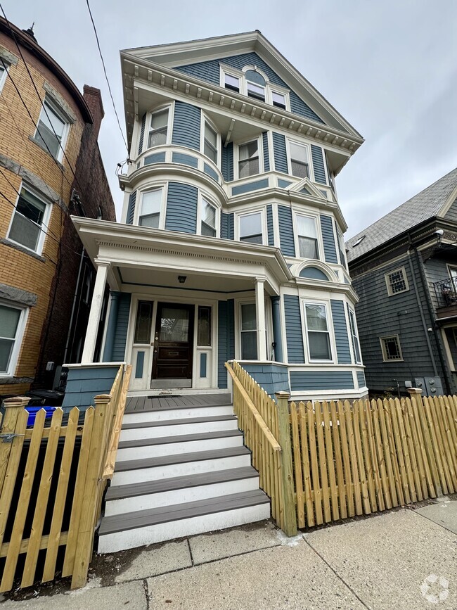 Building Photo - 102 Calumet St