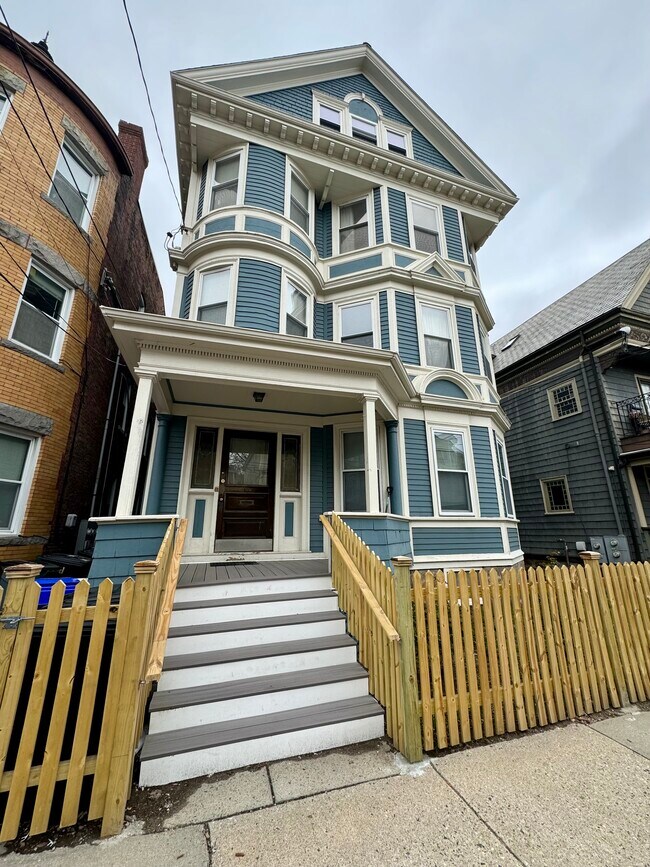 Building Photo - 102 Calumet St