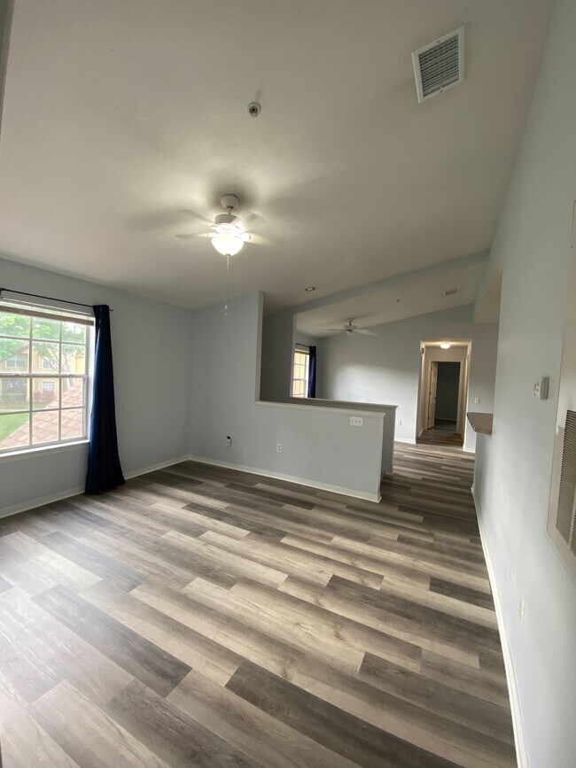 Building Photo - 856 Grand Regency Pointe