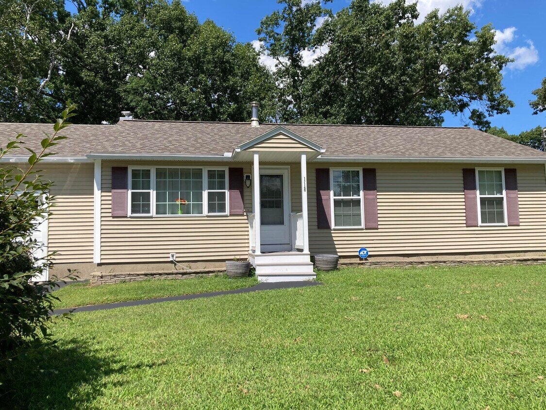 118 Sherwood Dr, Manchester, NH 03103 House Rental in Manchester, NH