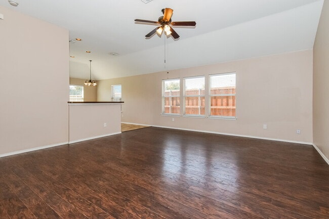 Building Photo - 906 Oak Hollow Ln