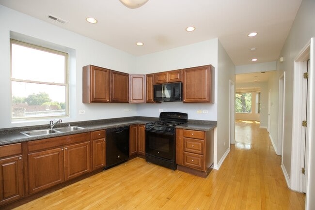 Building Photo - 2531 N Kildare Ave