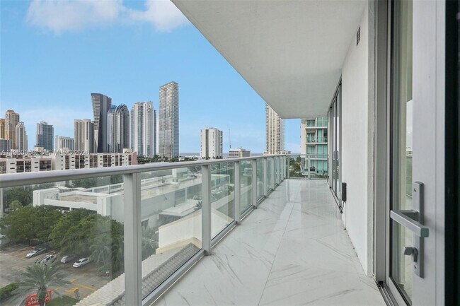 Foto del edificio - 330 Sunny Isles Blvd