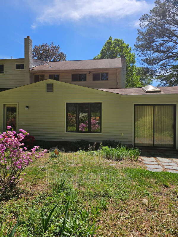 Building Photo - 8402 Kalb Rd