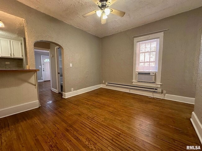 Building Photo - 333 S Douglas Ave