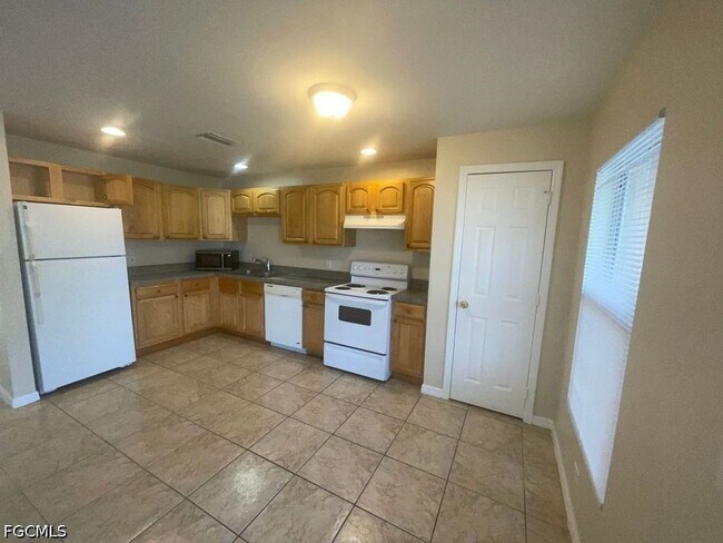 Foto del edificio - 210 Hightower Ave S