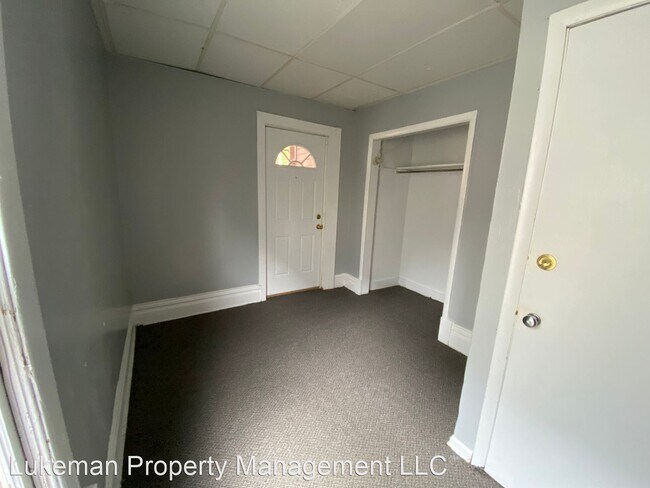 Building Photo - 7 br, 3 bath House - 407 Oak St