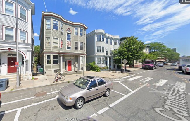 Building Photo - 1433 Cambridge St