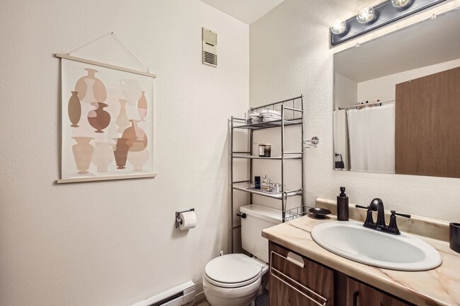Building Photo - $600 SIGNING BONUS!!! One bed condo in cen...