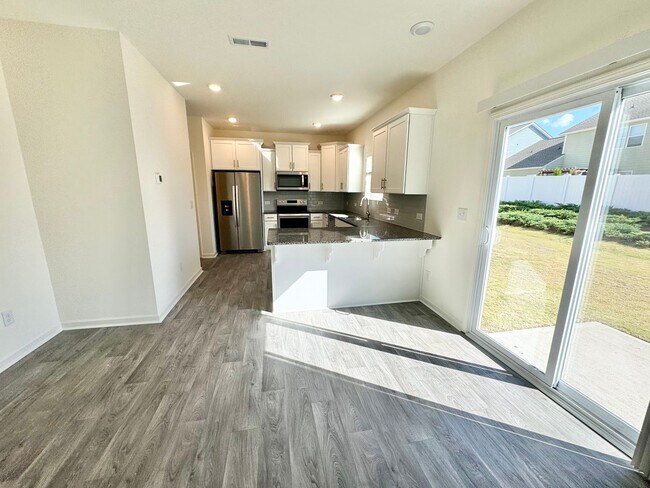 Building Photo - 3BD/2.5BTH Townhome - Belmont  self guided...