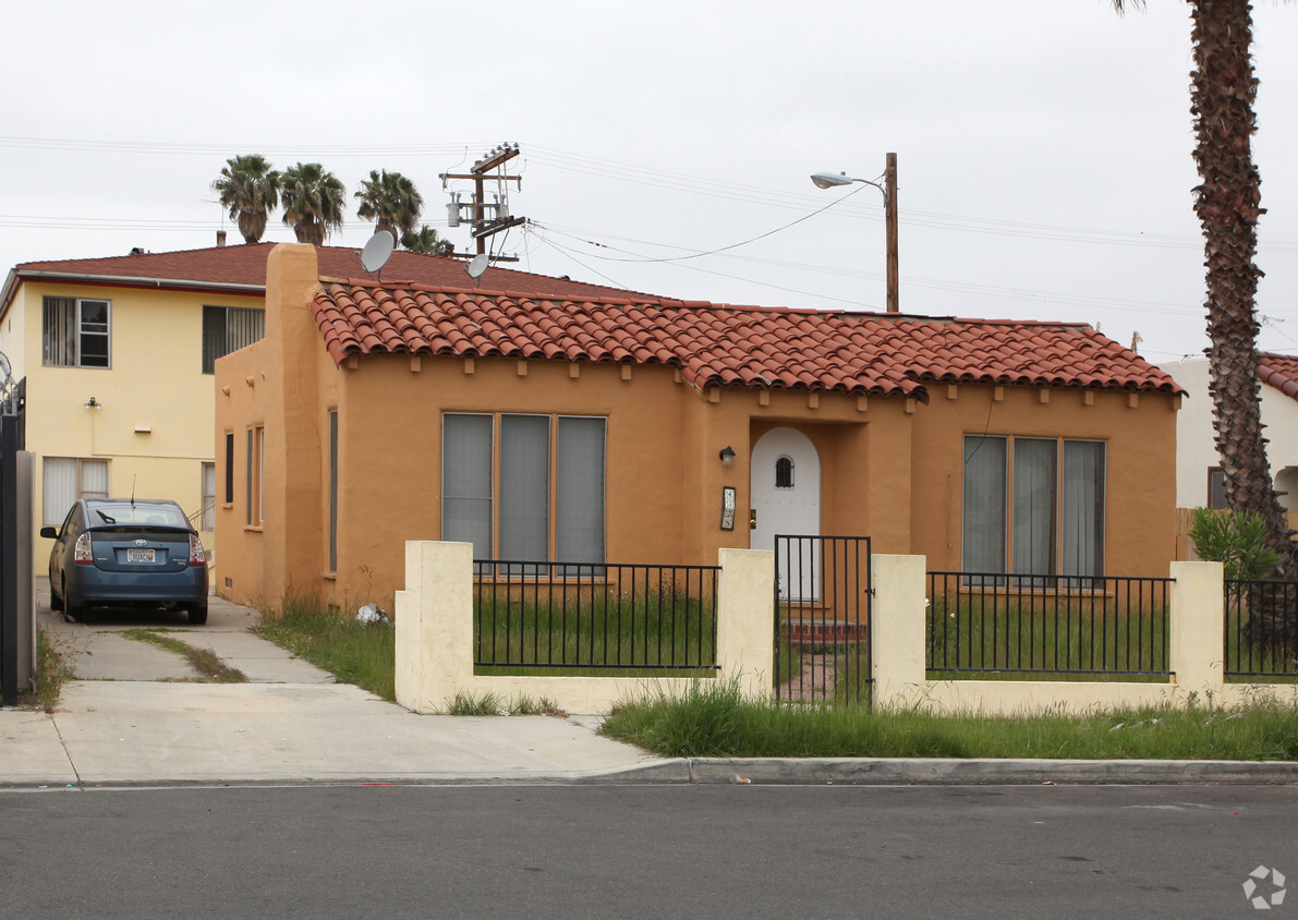 Primary Photo - 4328-4332 42nd St
