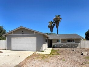 Building Photo - 552 Luna Dr