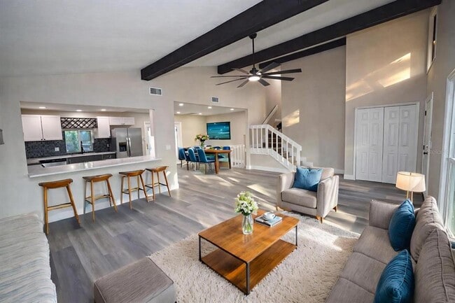 Foto del edificio - 5667 Creekwood Dr