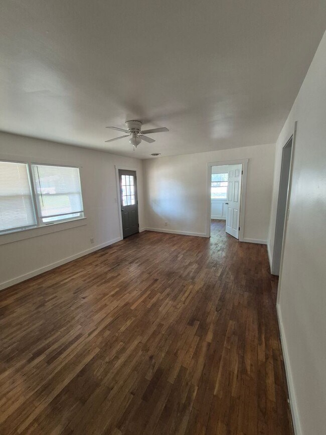 Foto del edificio - 2 bed, 1 Bath house in Bolivar, Mo! Call Q...