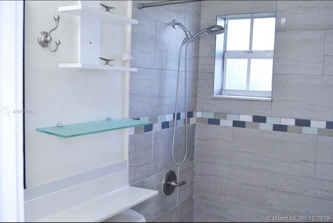 Foto del edificio - 2400 SW 62nd Ave  2400 Miami FL 33155
