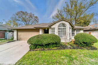 Building Photo - 2511 Pine Cone Dr