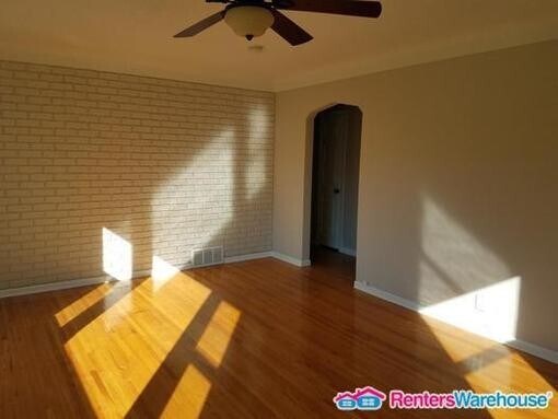 Foto del edificio - 161 90th Ln NE