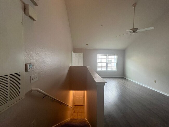 Building Photo - Great Condo for rent!