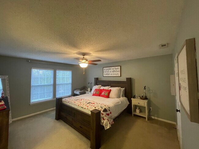 Foto del edificio - 12812 Anthem Ave