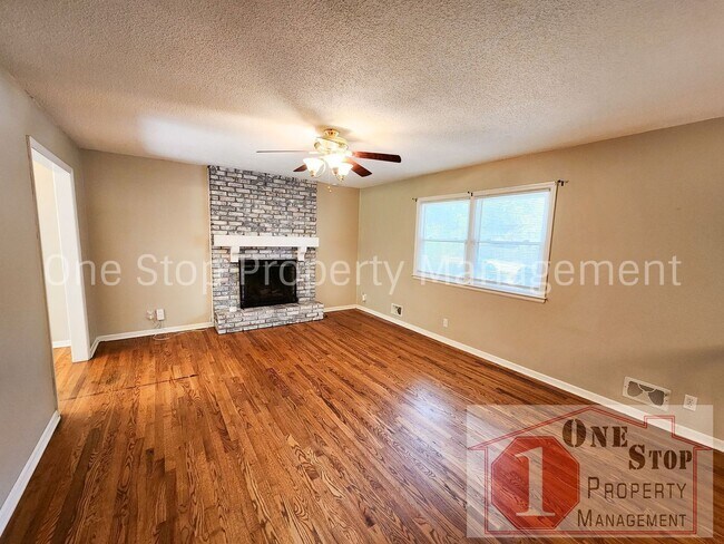 Building Photo - Beautiful 3 Bedroom 2.5 Bathroom Home in R...