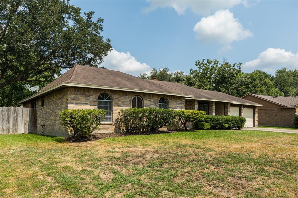 1311 Oak Hollow Dr, Friendswood, TX 77546 House for Rent in